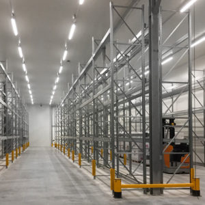 Scaffalature con montanti cantilever contraddistinti dal sistema a mensola in ferro